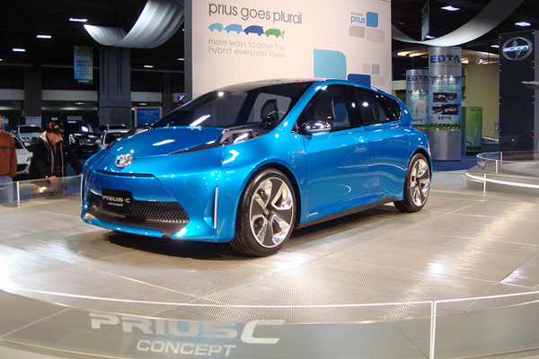 Green Behavior: Top 5 Eco-Friendly Reasons To Switch to a Hybrid Car